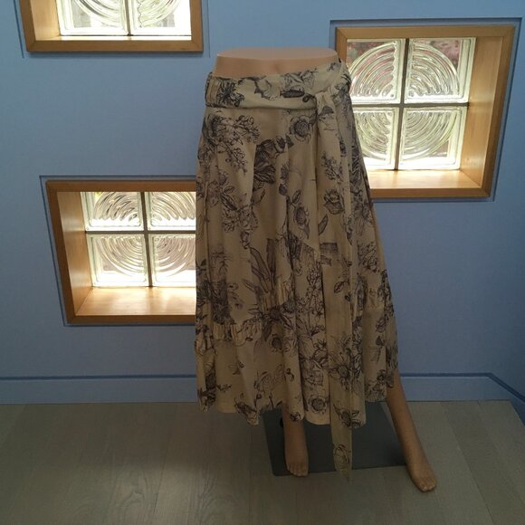 Lilith Cream Skirt with Purple Floral Pattern Size 38 (US small) - Picture 1 of 11